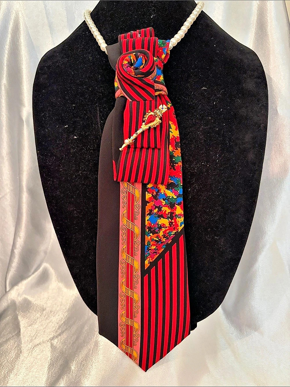Striped Necklace Tie in Red & Black Like New